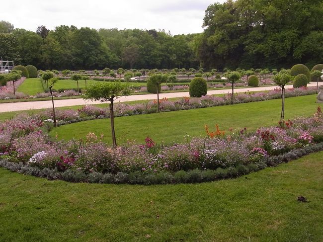 アンリ２世の寵姫ディアーヌのお庭。<br /><br />お城に向かって左右に寵姫ディアーヌと<br />正妻カトリーヌのお庭がそれぞれあります。