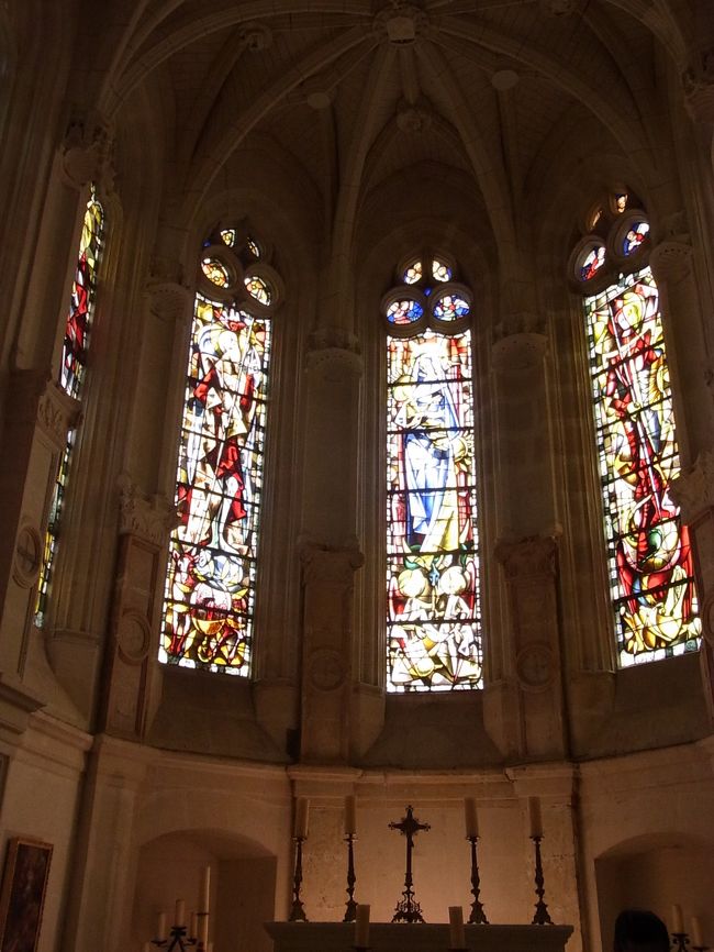 お城の中のチャペル。<br />立派なステンドグラスがありあました。