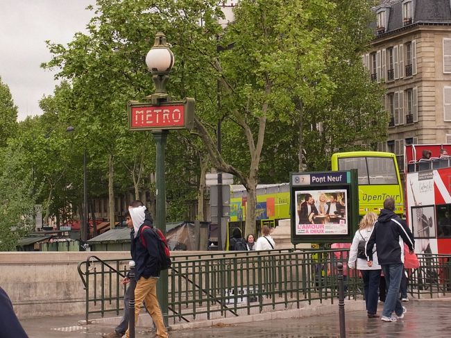 Metroの入り口もかわいらしい☆