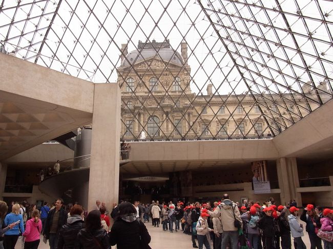 巨大ピラミッド内部からの景色