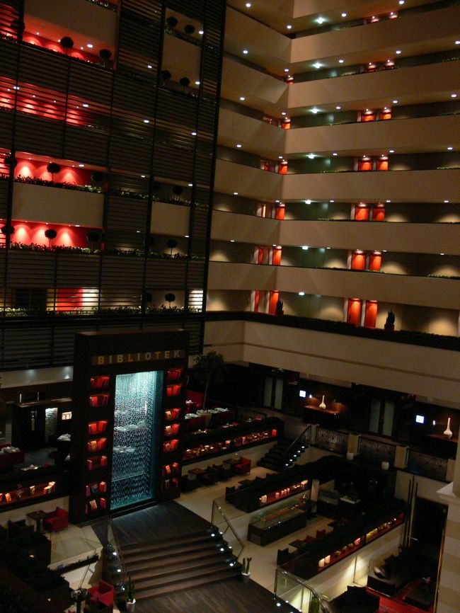 滞在していたソフィテル　ブダペストのロビー。<br />セレブ感が漂います。