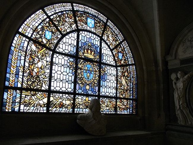 地下にも色々あります。<br />こんなステンドグラスとか…