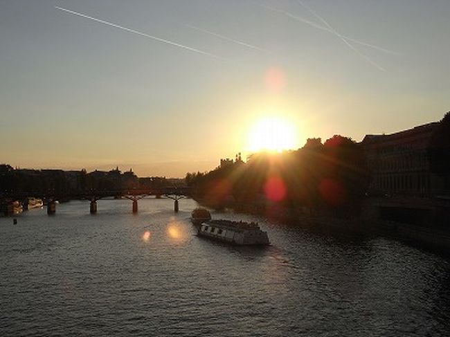 夕暮れのセーヌ川はとってもロマンチックでした。