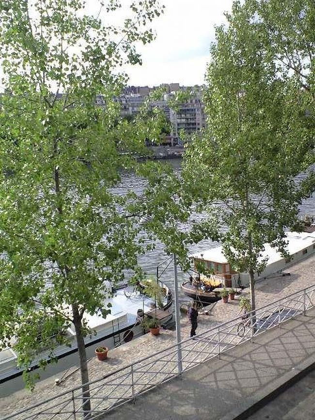 ここってのだめで撮影されたとこかな！？<br />とミーハー気分を隠し切れずきょろきょろしてしまいました。<br /><br />今回は時間が気になってのんびり出来ず残念でしたが、<br />時間があったらこの川をぼんやり眺めたり、カフェで何時間も本読んだりしたかったです。<br />今回の旅で、つくづく、私は観光ツアーなどより<br />航空券とホテルだけとって現地人のようにのんびり暮らす旅の方があってるなぁと実感しました。<br /><br />移動とワインで常に視界がぐわんぐわんしてた気がします…<br />日本を出たとき体調は良かったから、旅のプランはキツキツではなく余裕を持たせなきゃだめですね！<br />