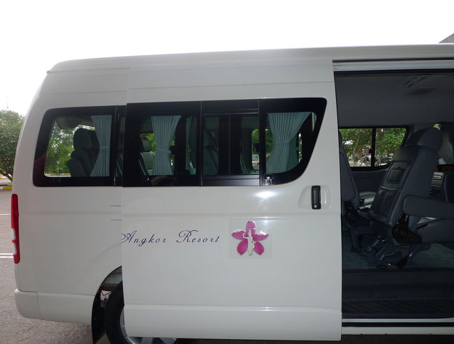 ▽ホテル・カー<br /><br />ドライバーの雰囲気や身のこなしが一流ホテルマンのそれだった。<br />5星のホテルカーに乗ったことはないが、彼はできすぎ。<br />恐らく、彼はドライバーでなく、川口さんの部下なんだろう。