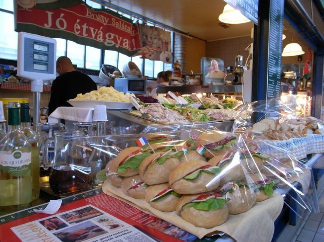 店先にいろいろならんでいます。