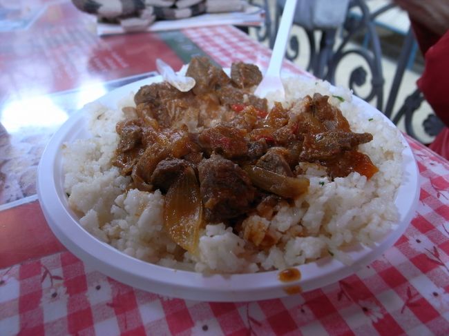 グラーシュをごはんにかけたようなものでしょうか？