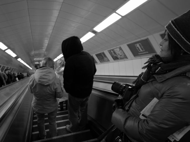 街中はゆったりと時がながれているのに、何故こんなにエスカレーターだけ速いの？