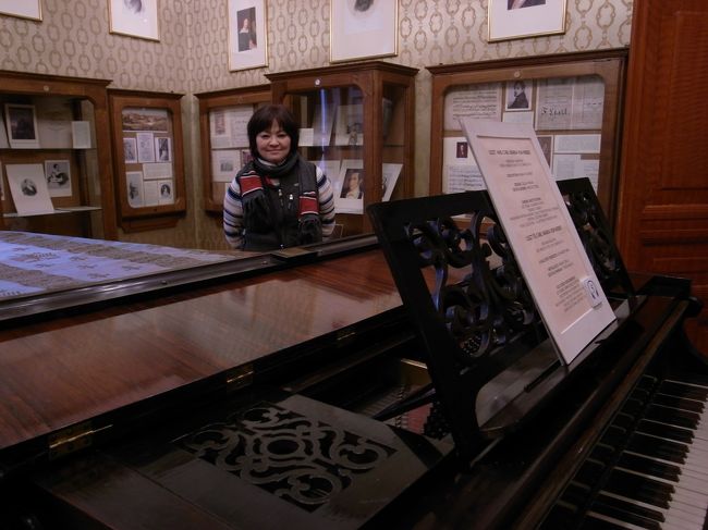 古いピアノです。