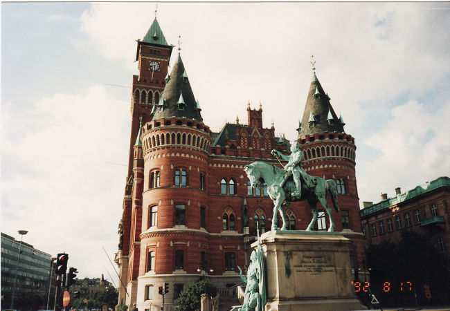 ヘルシンボリの市庁舎。<br />スコーネ地方の古城巡りの拠点です。