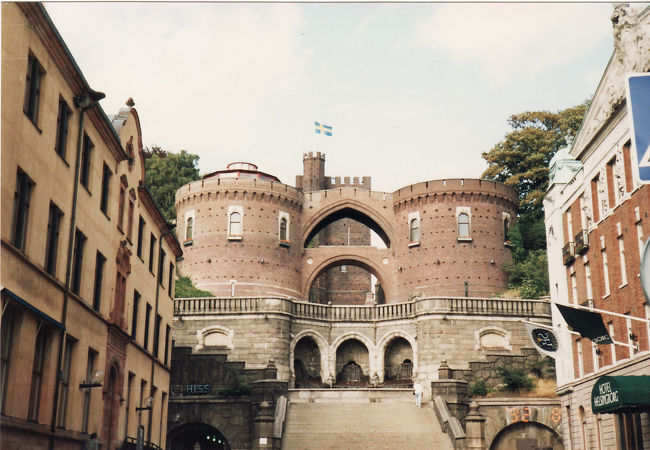 シェールナンの入口。