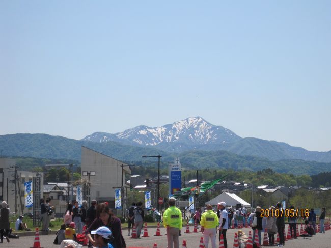 コースは海岸線を５ｋｍ位走り、あとは山へむかって<br />のきついコースだったが、地元の熱い応援でなんとか<br />完走した。