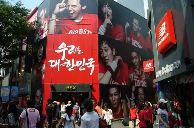 明洞のど真ん中もこんな感じで。