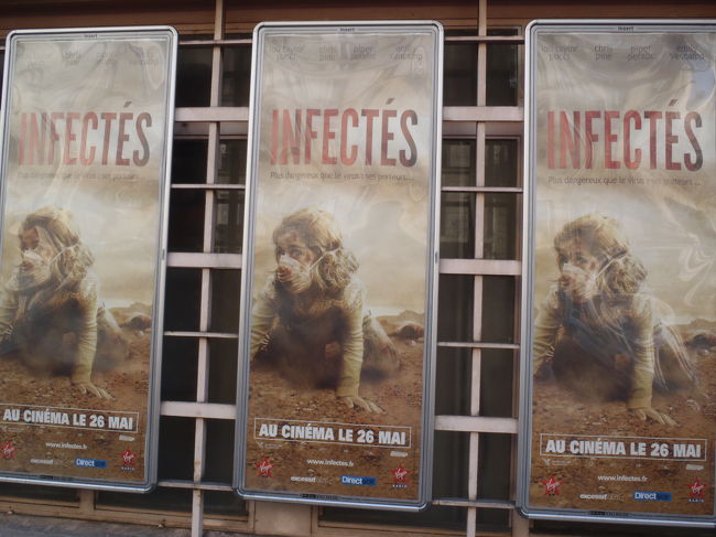 　しかし、なぜかその通りを離れて歩き出す。<br /><br />　これもよく見かけた映画の案内板。バイオハザード（危険生物漏えい災害：意訳）の映画の様だが、最近のウィルス物は化学兵器に近い特性で、感染すると人体が著しく変貌を遂げ、ホラーの要素がぬぐえない。<br />　「パリ崩壊」なる映画の予告編をちらっと日本で見たが、これもバイオハザードがテーマだ。<br /><br />　バイオハザードは人類への驚異として捉えられるが、実は地球の免疫機能なのかもしれないね。地球にもっといたわりをね。<br />　