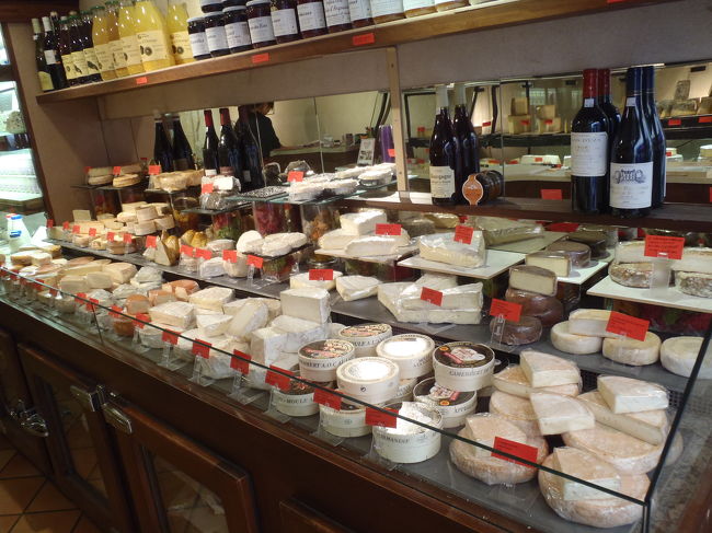 　チーズ屋さんだけで何店もあるんですよ。