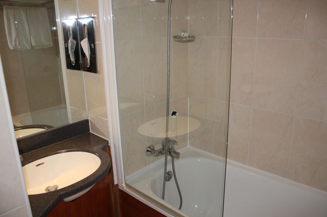 改装して日が浅いのか洗面もきれかったです<br />排水や湯量に問題はなかったです