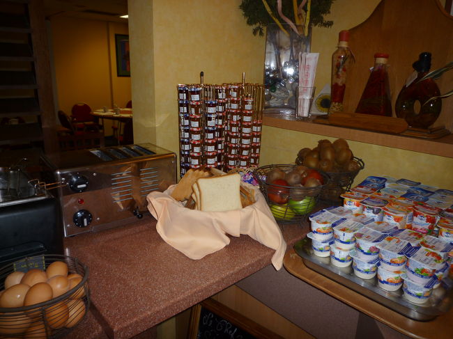 今回の旅行中の朝食は何処もそこそこよかったです<br />昔はヨーロッパと言えばコンチネンタルだったのに<br />今はアメリカンに近いのですね〜<br /><br />ゆで卵は自分でボイルして・・・<br />半熟の熱々が食べれました