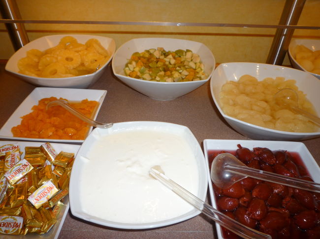 フルーツにヨーグルト