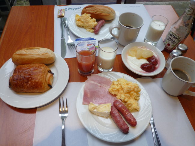 ツアーの皆さんは朝早くからモンサンミッシェルに行きました