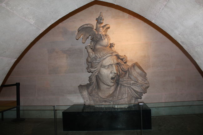 そろそろ限界・・・と思う頃にホールがあり展示物があります<br />