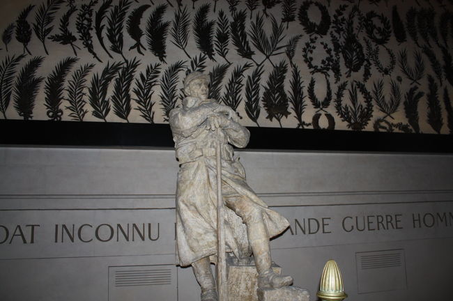 どうやってこの像を運んだのか疑問<br />エレベーターは車椅子の方のためにありますが重量で無理じゃないのかな・・・<br /><br />おトイレもここにありますが少ないので早い目に