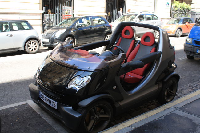 これは ちょっと珍しい smartのオープンカー<br />さり気なく停まってました