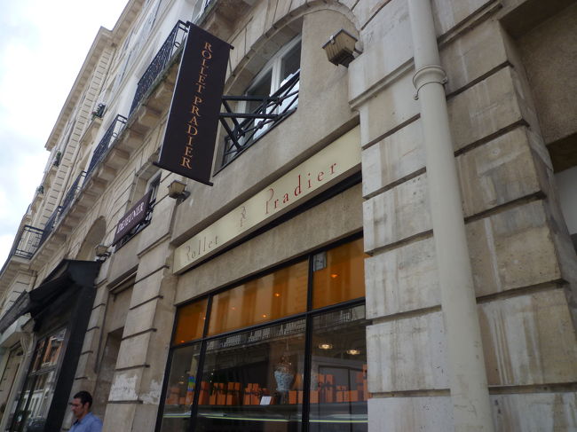 コンコルド広場に背を向けて右にアッセンブルネイション（国会議事堂）がある通りを進みます<br /><br />