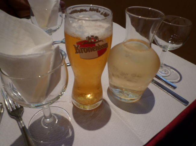 翌日の夜便でパリを発つのでツアーの皆さんと最後のお食事<br /><br />詐欺の話で盛り上がりました・苦笑<br />