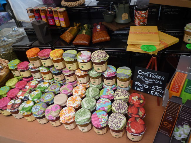 水曜と土曜はイエナの朝市があります<br />ちょうど水曜日だったので寄りました