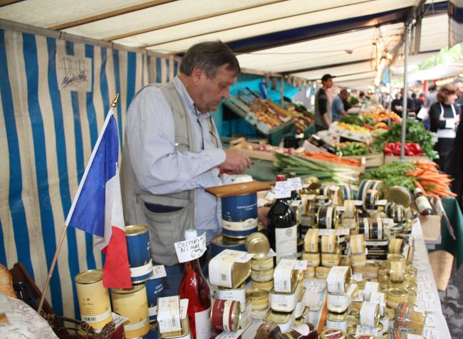 フォアグラの缶を選びます