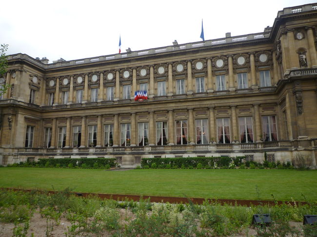 バート―ムッシュまで送りそこでお別れ<br /><br />一昨日行ったお気に入りのレストランにまた行きます<br />ここは国会議事堂の横の建物