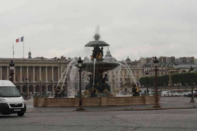 少しぶらっとしてホテルに戻りました<br /><br />デタックスがあるので早い目に空港に行きました<br />手続きは簡単<br />商品を一応持っては行きますが見せる事はここ数年ないです<br />イタリアは厳しかった・・・・<br />商品と照合した後すぐにそのトランクを預けに流します<br />時計などをトランクに入れるのも不安です・・・・