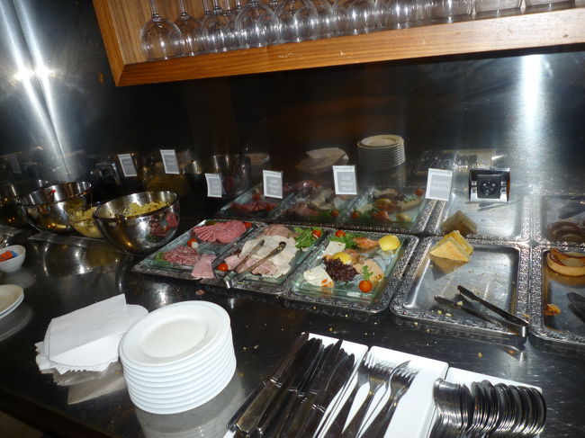 サーモンやハム、チーズなど美味しそうでした