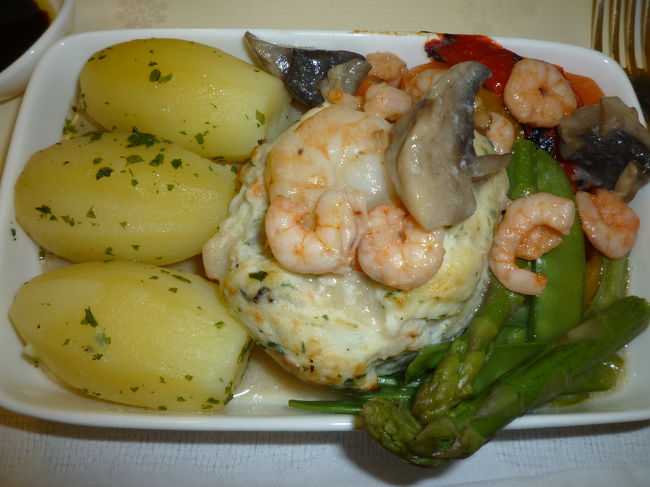 舌ヒラメの蒸しもの<br /><br />ホワイトソースで美味しかった