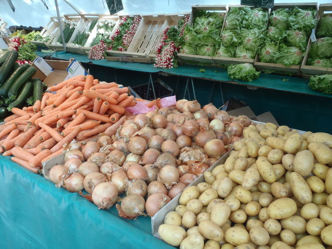 ラディッシュ（radis）<br />レタス（laitue）<br />にんじん（carotte）<br />玉ねぎ（oignon）<br />じゃがいも（pomme de terre）<br /><br />　野菜は、翻訳サイトでも出てくるのだ。<br />↑辞書引くの飽きてますね！