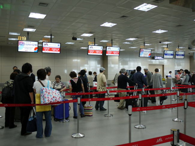 エコノミーは長蛇の列ですが
