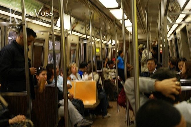 黒人露出狂のおかげでスリル満点な行きの電車。<br /><br />写真を撮ろうにも鼓動が速すぎて<br />手ぶれしてしまいました。<br />（本当は電車の揺れのためです）<br />