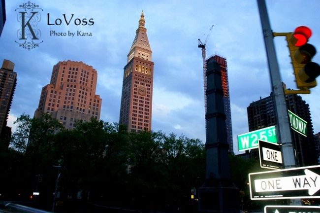 クライスラービル。<br />バスで移動中だったのでうまく撮れず残念。