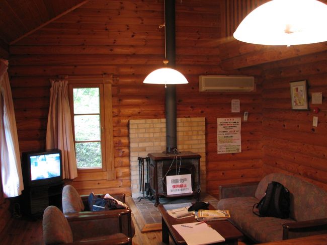 ログハウス　LDKと和室とロフトがあります。