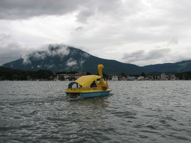 雨上がりの野尻湖で白鳥ボートでボート遊び