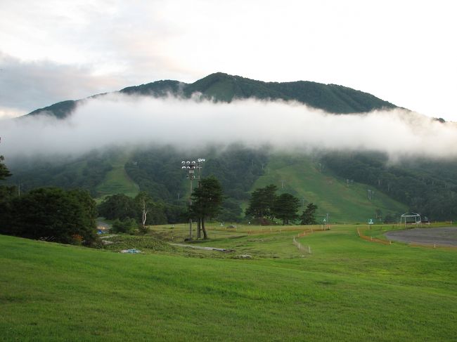 本日の泊まりは斑尾高原です。<br />正面は斑尾山です。スキーに来たことが何度かあります。
