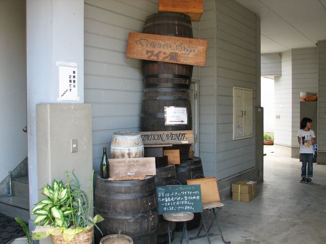 小布施ワイナリーの駐車場の前で<br />川中島白桃を1箱買いました。<br />小布施は桃の産地でもあります。<br />甘く美味しい桃でした。<br />3分ほどで小布施ワイナリーに着きました。<br /><br />