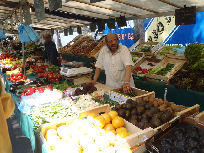 　「魚ばっかり撮ってんなよ！野菜も撮れよ！」<br />なわけないか。（＾＾；）<br /><br />