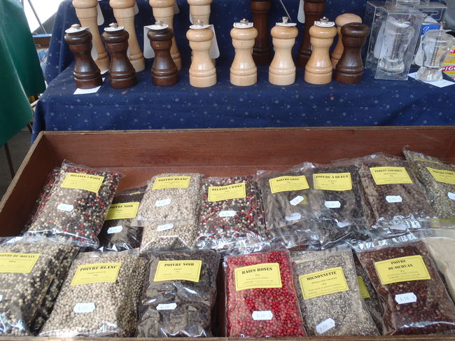 　ここにも香辛料！<br />容器の方を買ってきました。（爆）<br /><br />　また、フラツーと言うサイトの口コミ情報により、美味しいマドレーヌがあると言うので、フィナンシェと一緒に買ってきました。確かに美味かった。