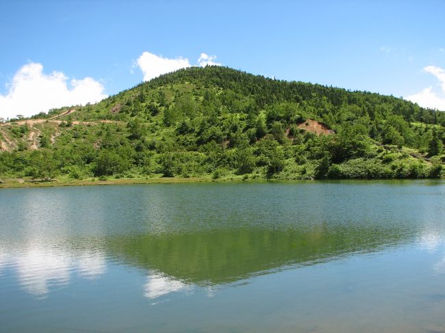 弓池を20分ちょっとで1周します。風もなく静かな水面でした。