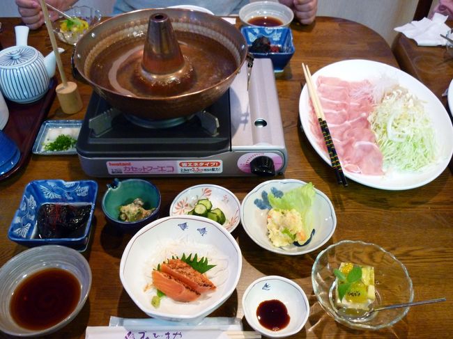 夕飯。<br />豚しゃぶがメインの夕食は、量もちょうどよく味もまぁまぁおいしかった。