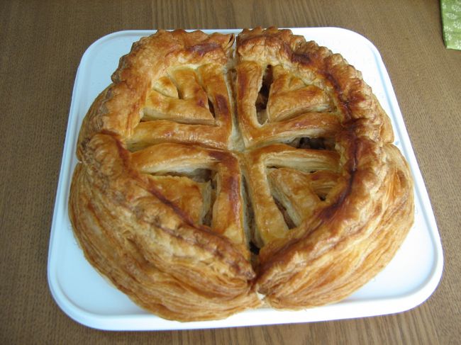 道の駅北信州やまのうちでアップルパイを買いました。