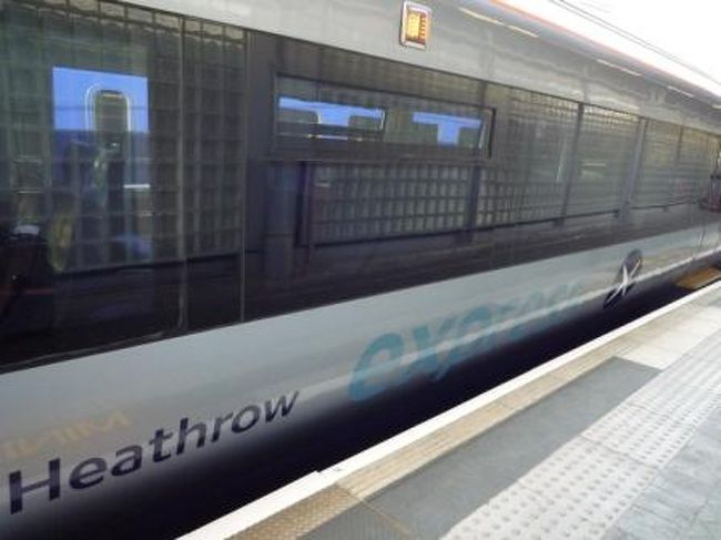 仕方なく出発間際のＥｘｐに飛び乗り、車内で差額徴収される（涙）<br />どこの国でも一緒だね、、車内での追加料金は高い！<br />１２．５£払ったってことは、、初めからＥｘｐ代払った方が安かったじゃん！<br />ＷＥＢの方がもっと安かったケド、、止むをえん。。 