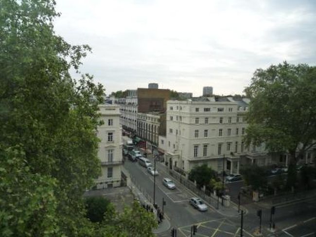 部屋からの景色。<br />一応、緑が見えてまぁまぁじゃんね。