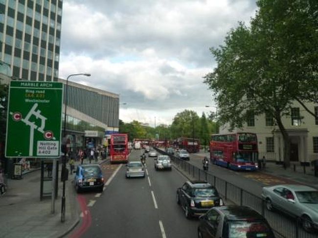 早速、市内観光に出発！<br />滞在時間短しの私達にボケボケしてる時間はなーい！<br /><br />目指すはロンドン塔！<br />折角だから、街並みが見えるダブルデッカーで移動。<br />